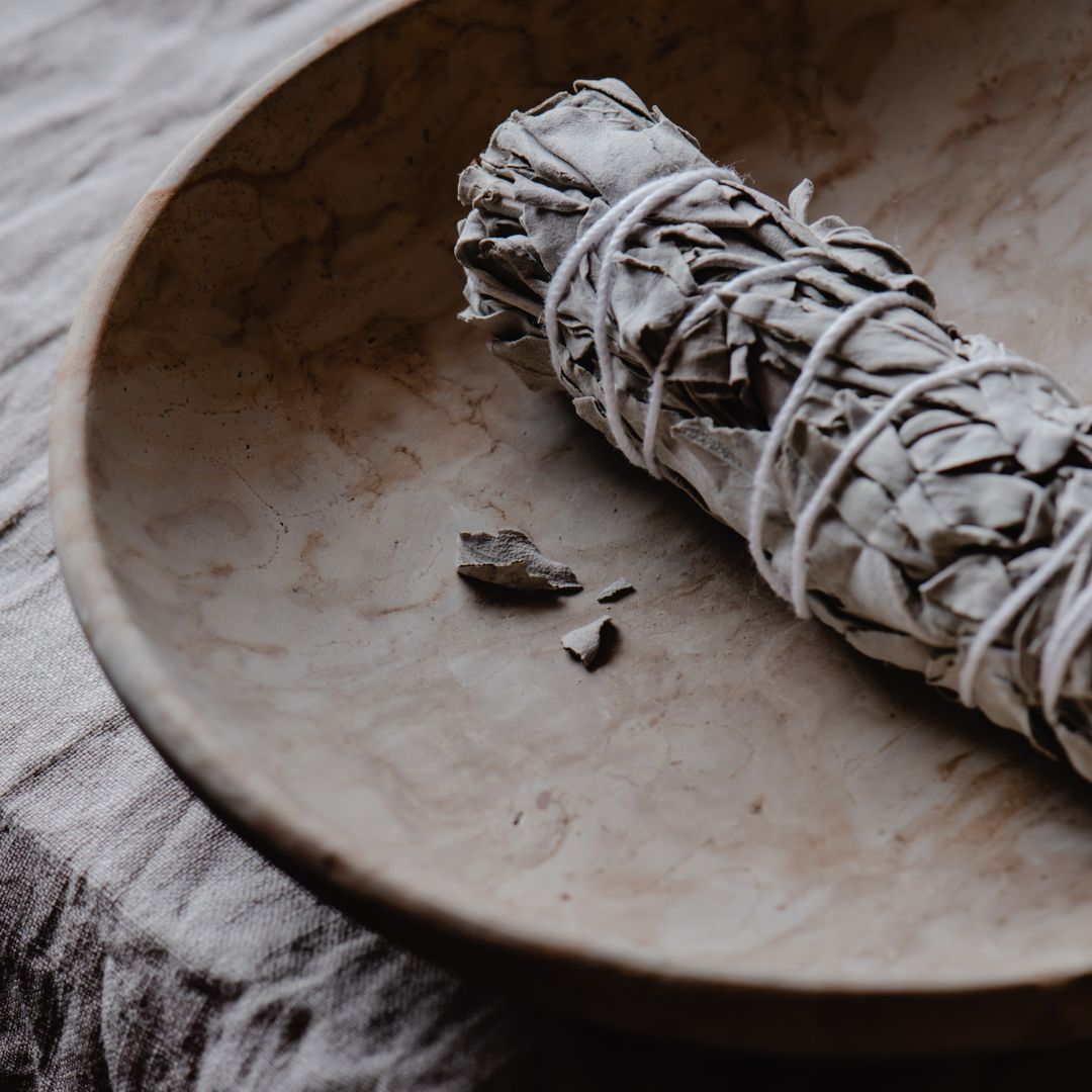 california white sage smudge stick White Sage and English Lavender smudge sticks are perfect for just that! Made with natural, organic lavender flowers, they'll help you create a more serene environment. Use for...  - Energy clearing - Creating a calm space - Help with sleeping - Stress reduction - Rituals & Healing